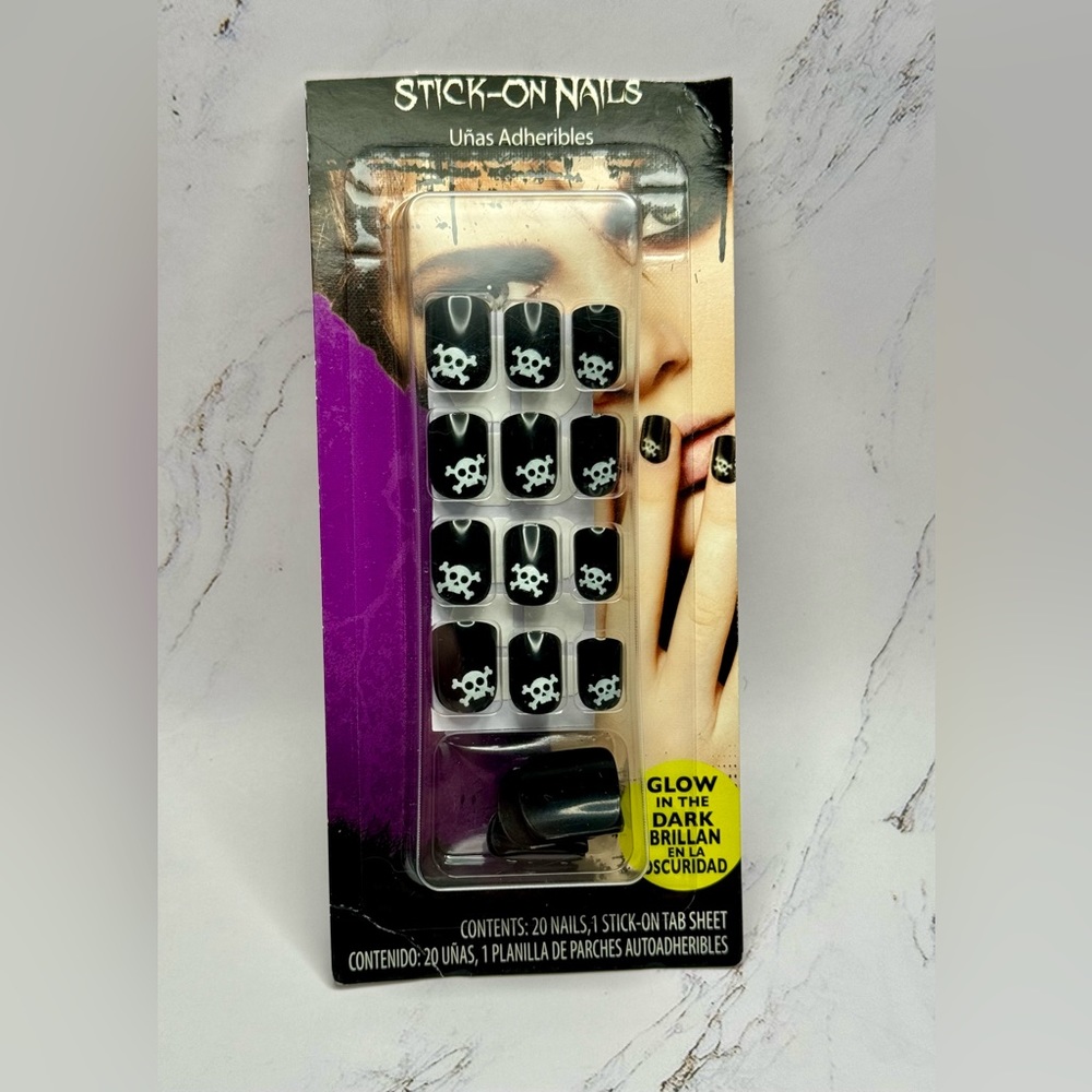 Skull Stick-On Nails